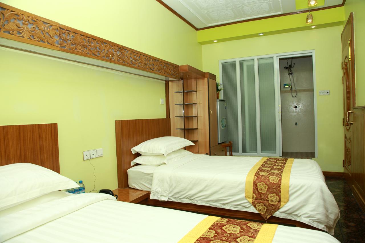 Sule Sapphire Inn Yangon Bagian luar foto