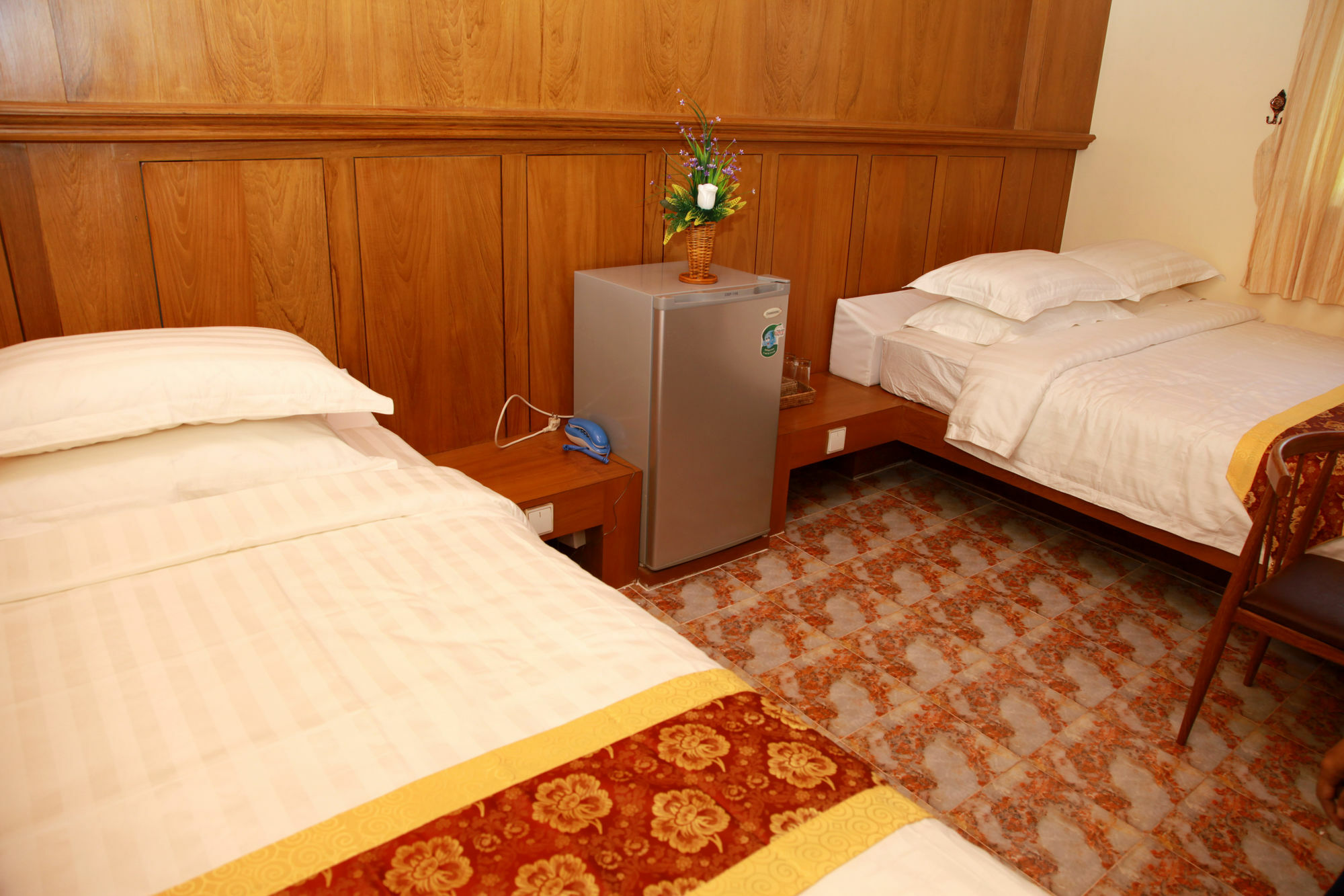 Sule Sapphire Inn Yangon Bagian luar foto