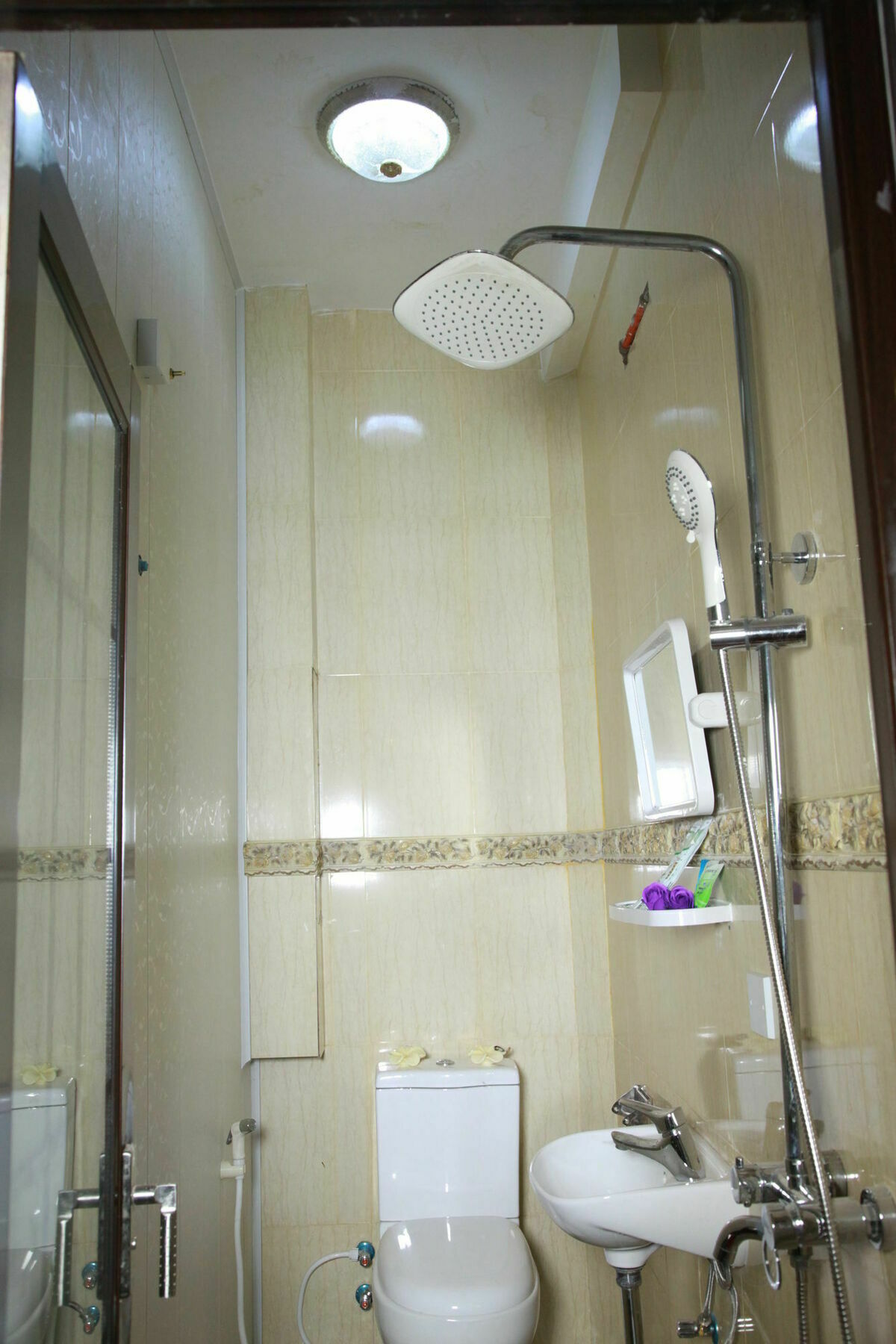 Sule Sapphire Inn Yangon Bagian luar foto